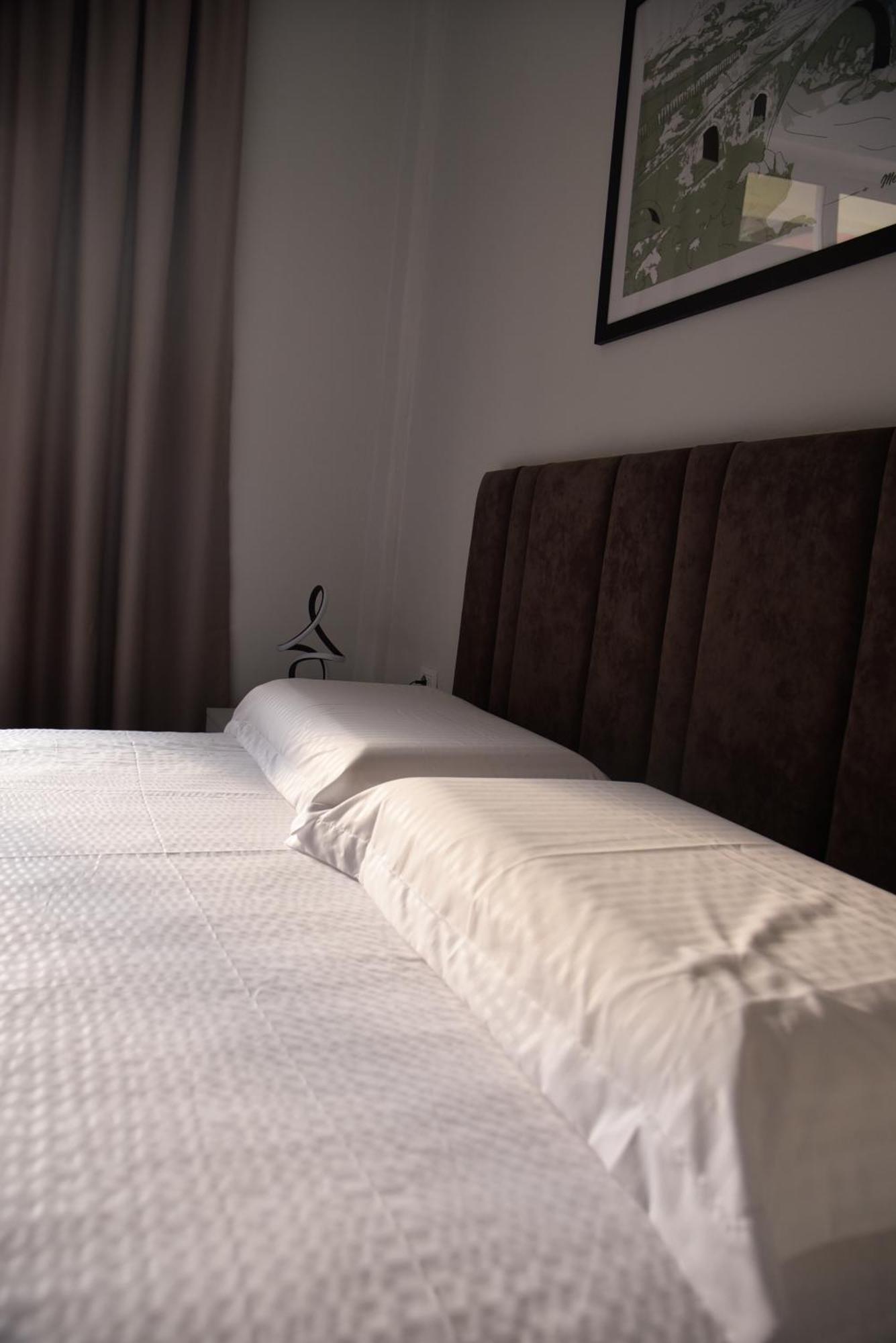 City Center Inn Shkoder Bagian luar foto