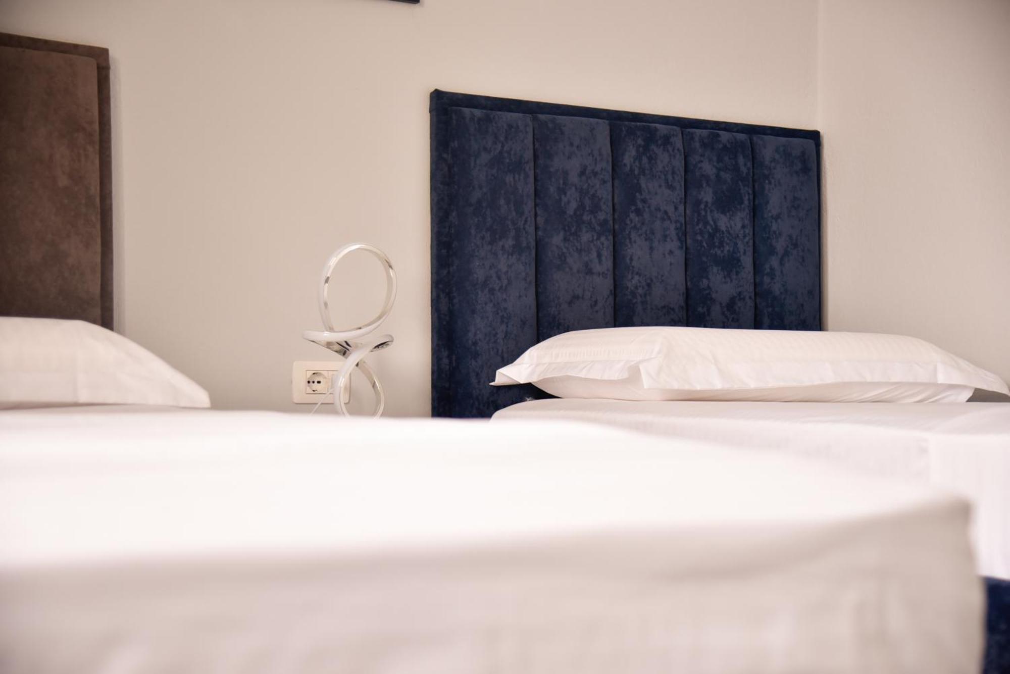 City Center Inn Shkoder Bagian luar foto