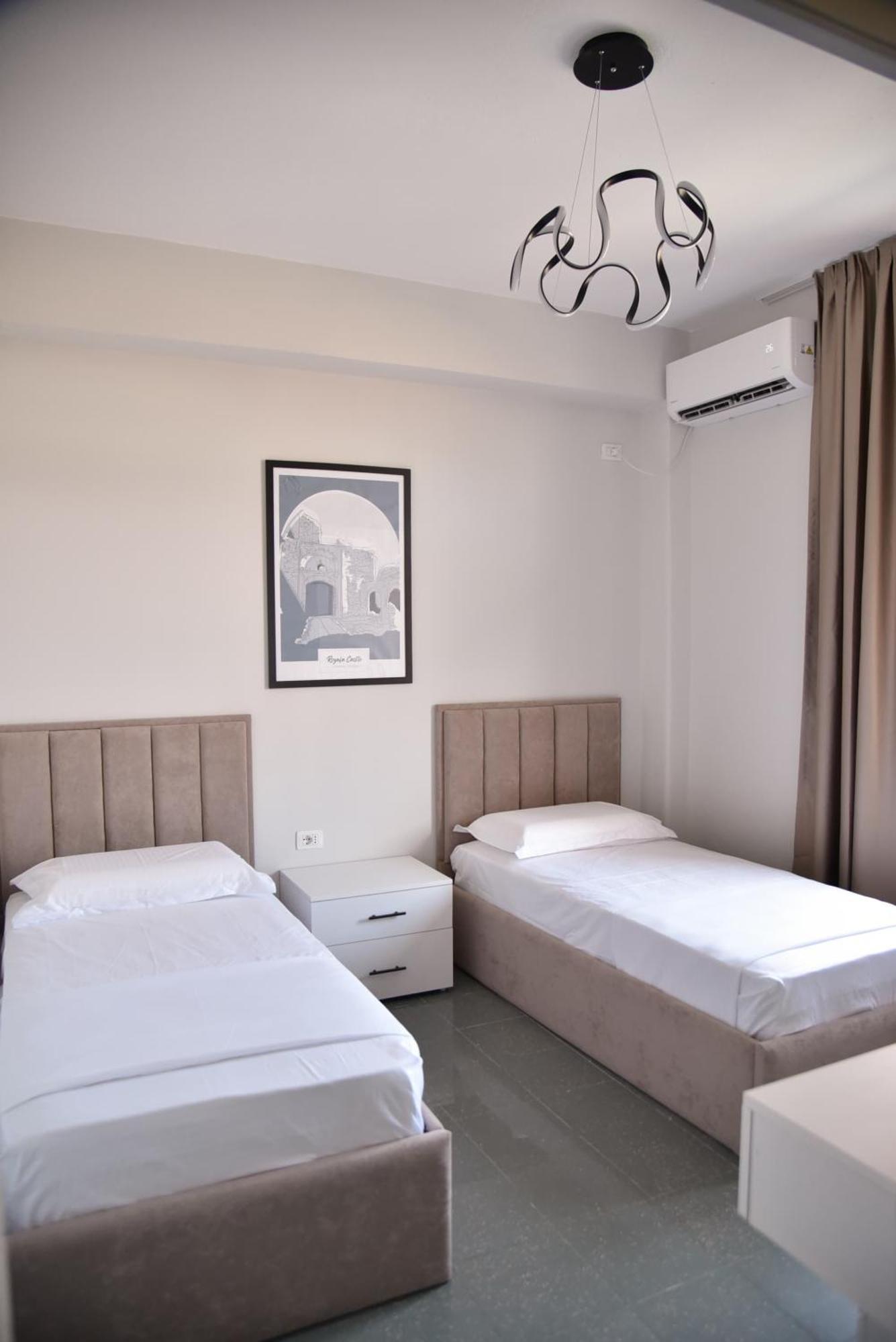 City Center Inn Shkoder Bagian luar foto
